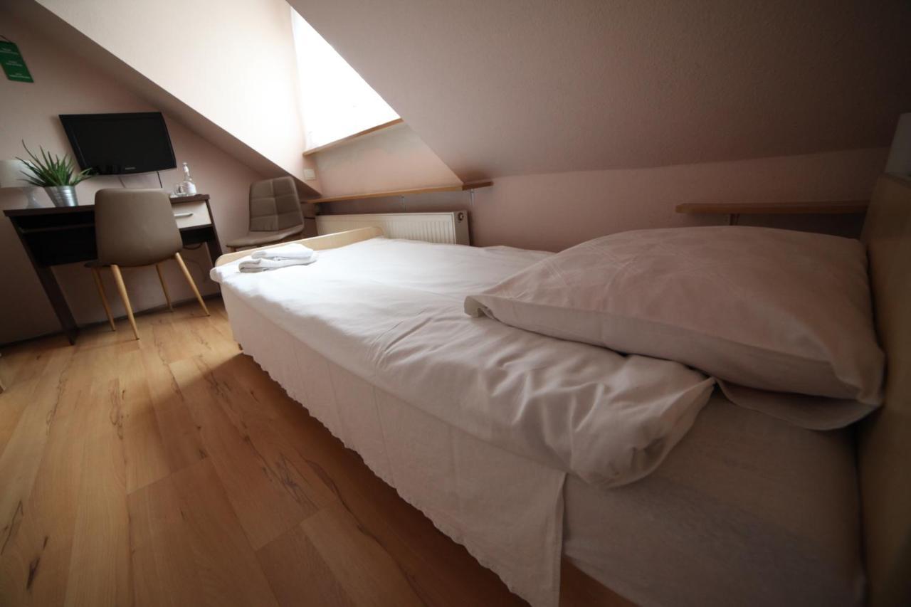 Mansarda Noclegi Września Extérieur photo